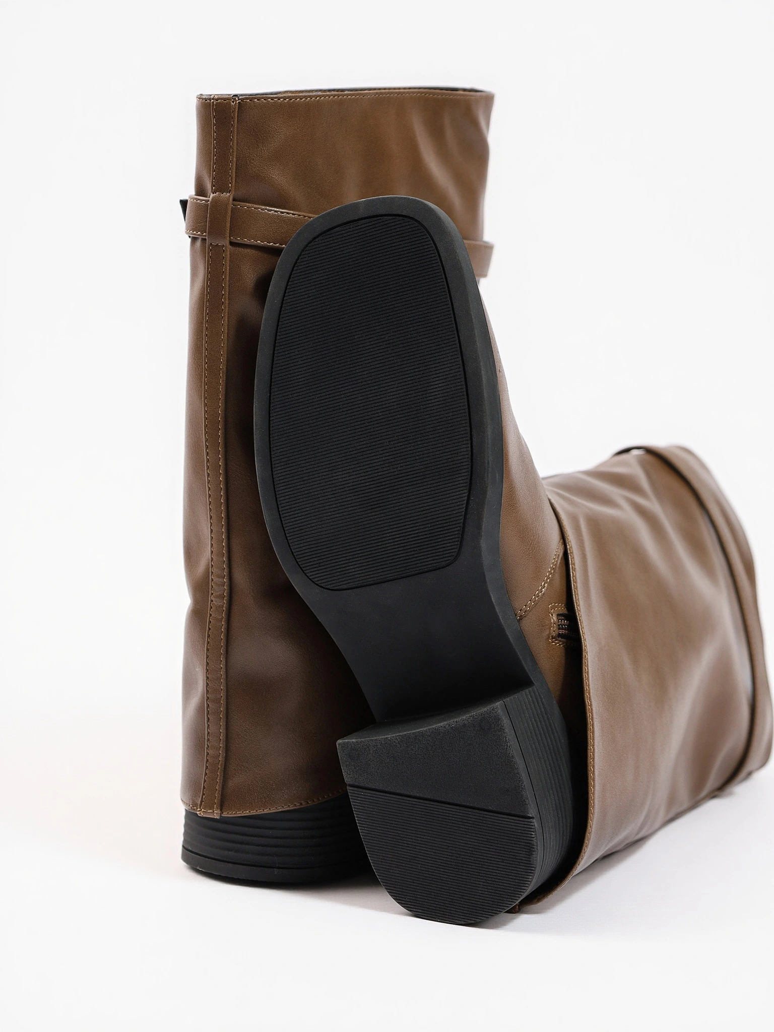 Сапоги укороченные с отворотом цвета хаки